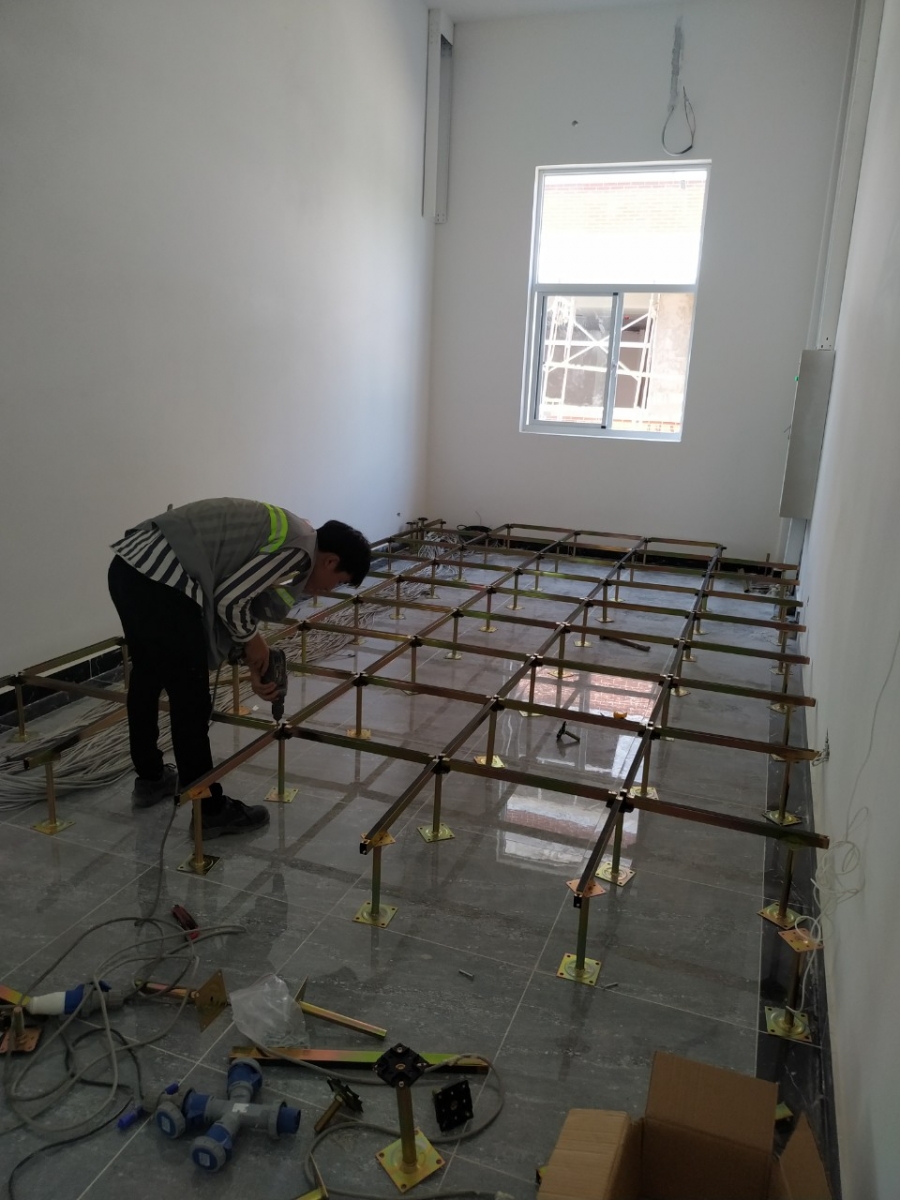 công minh thi công sàn nâng hpl chống tĩnh điện