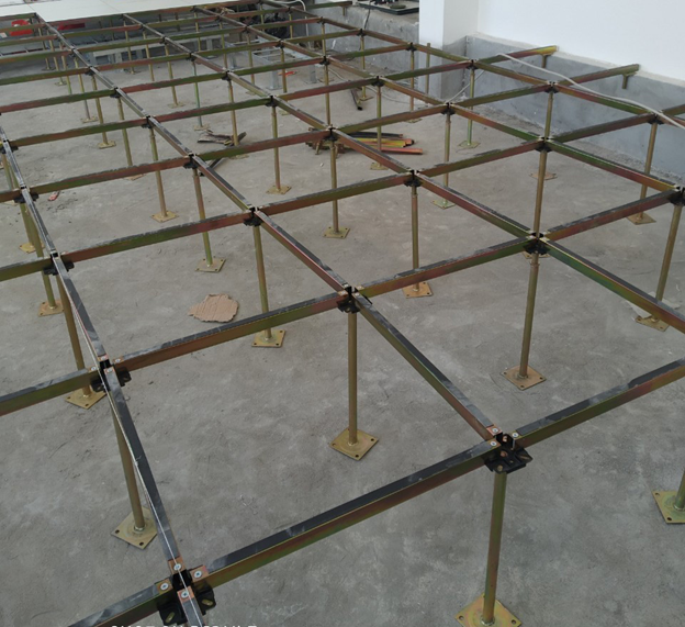 THI CÔNG SÀN NÂNG HPL CHO NHÀ MÁY ĐIỆN MẶT TRỜI THUẬN NAM