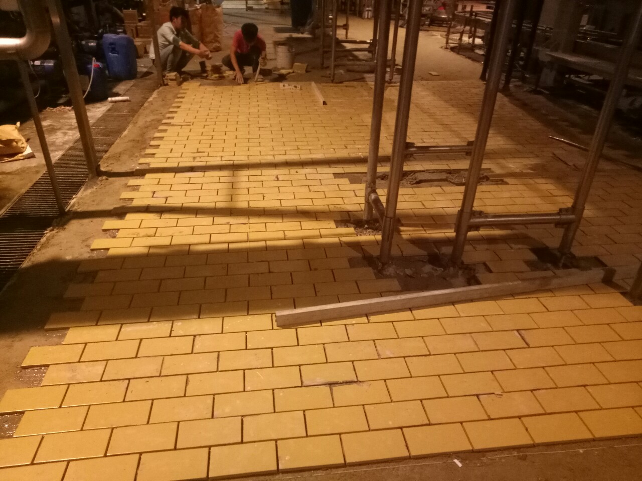 thi công gạch chống axit