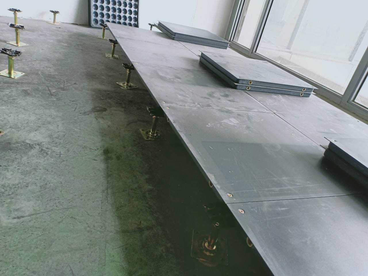 THI CÔNG SÀN NÂNG KỸ THUẬT VINCOM ĐỒNG KHỞI