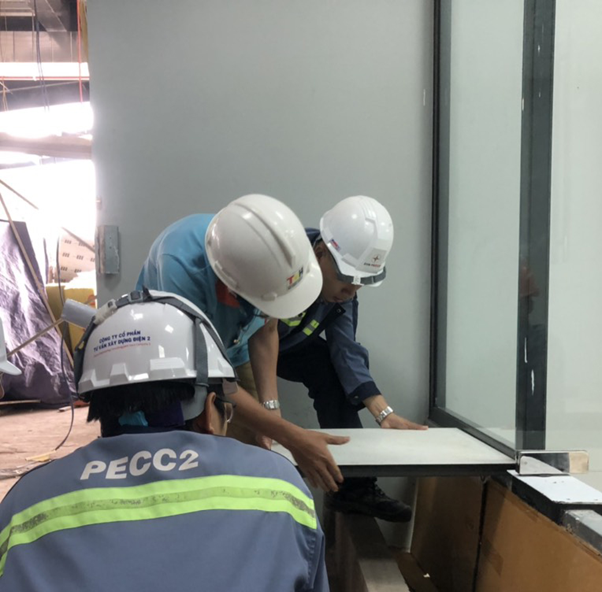 Công ty Công Minh thi công sàn nâng chống tĩnh điện HPL cho phòng máy