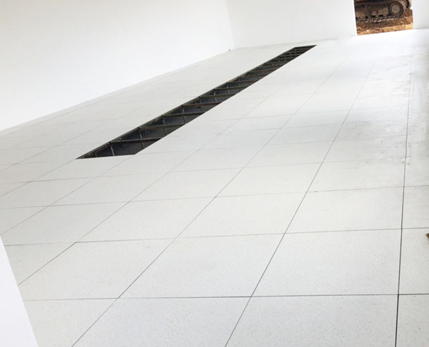 thi công sàn nâng hpl chống tĩnh điện nhà máy điện gió quốc vinh