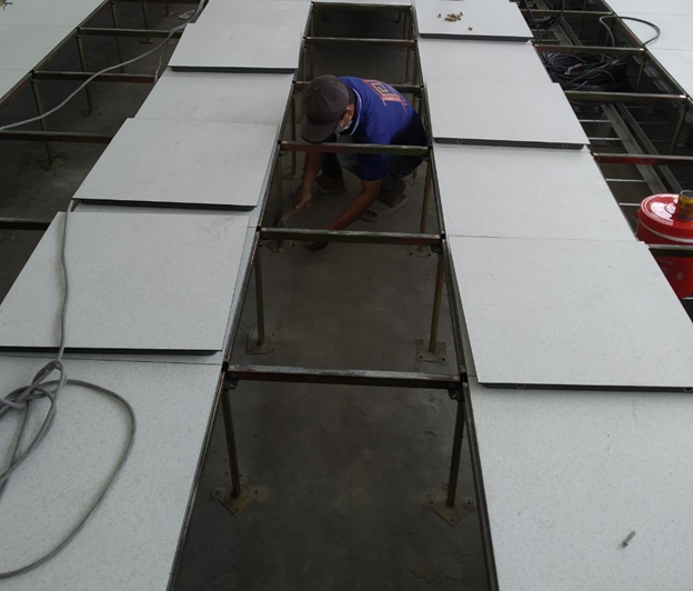 THI CÔNG SÀN NÂNG HPL CHO NHÀ MÁY ĐIỆN MẶT TRỜI THUẬN NAM