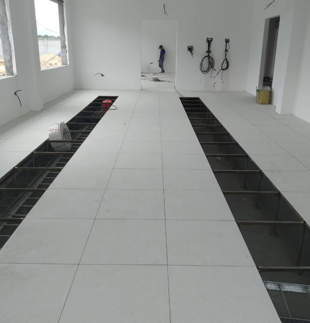 THI CÔNG SÀN NÂNG HPL CHO NHÀ MÁY ĐIỆN MẶT TRỜI THUẬN NAM