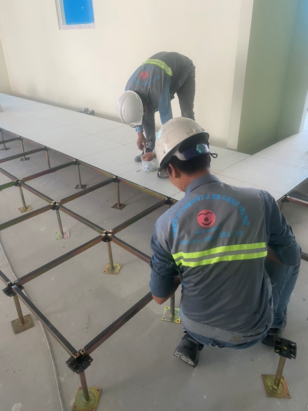 Thi công hệ thống sàn nâng HPL dự án SSIS