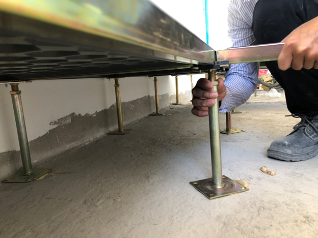 Thi công hệ thống sàn nâng kỹ thuật HPL cho Phòng vi tính