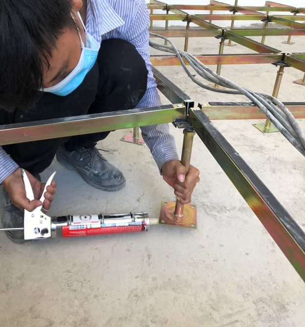 Thi công hệ thống sàn nâng kỹ thuật HPL cho Phòng vi tính